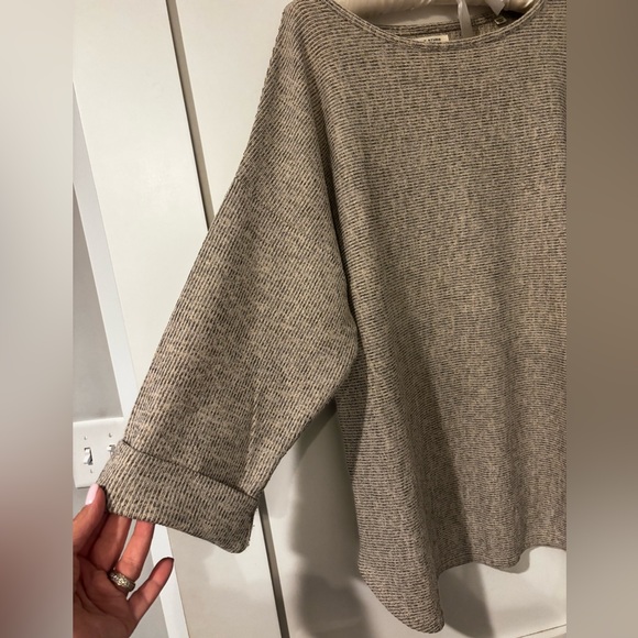 Max Studio London- Gray/Cream Ribbed Women's 3/4 Sleeve Sweater Size 1X - Picture 2 of 6